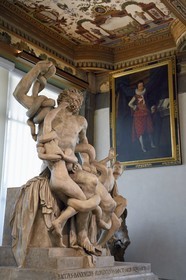 Italie, Toscane, Florence, centre historique classé Patrimoine Mondial de l'UNESCO, musée de la Galleria degli Uffizi (galerie des Offices), statue Renaissance en marbre  représentant Neron jeune homme