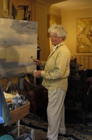 France, Manche (50), Granville, la Haute Ville, l'artiste peintre Philippe Beillet Le Béhérec dans son atelier rue Saint-Jean