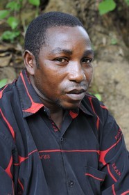 Tanzanie, région de Morogoro, les Monts Uluguru, médecin traditionel