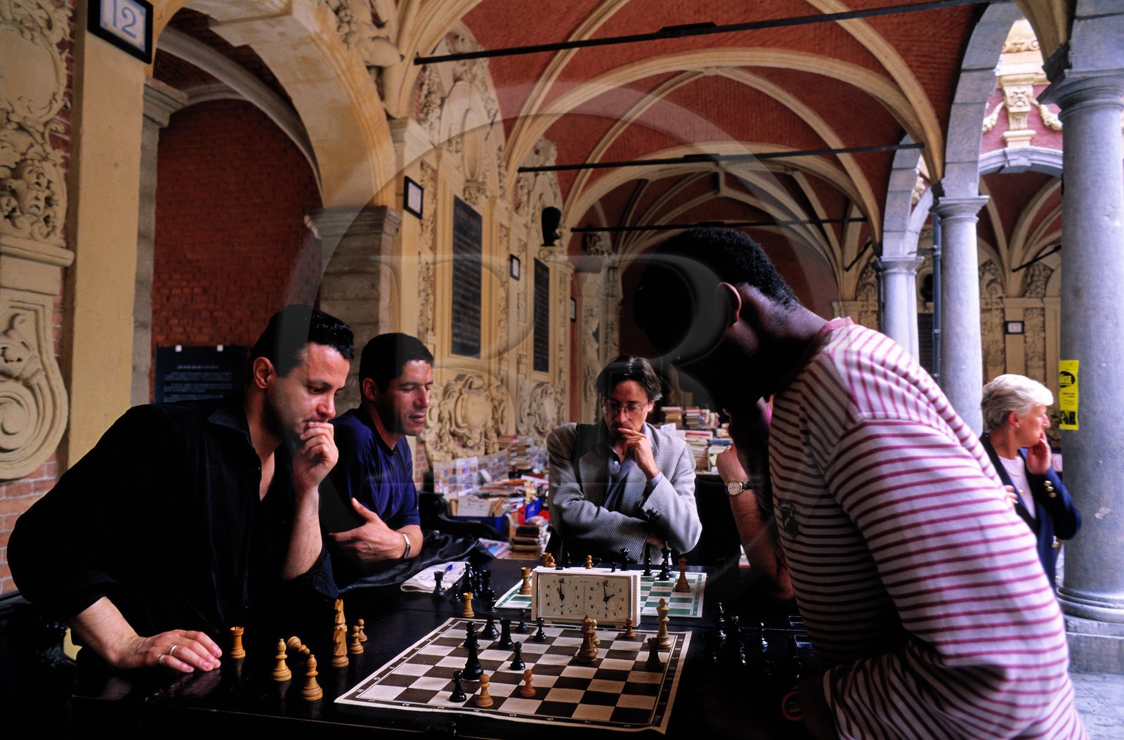 France, Nord (59), Lille, partie d'échecs dans l'ancienne cour intérieure de l'ancienne Bourse