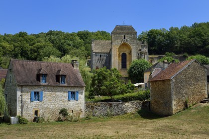 France, Dordogne (24), Périgord Noir, Saint-Amand-de-Coly, labellisé Les Plus Beaux Villages de France, l'abbaye de Saint-Amand-de-Coly, l'église abbatiale fortifiée
