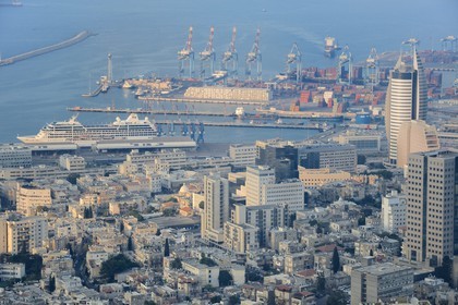 Israel, Haïfa, le centre ville et le port depuis le Mont Carmel