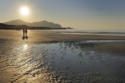 Norvège, Nordland, Iles Lofoten, Ile de Flakstadoy, plage de sable blanc de Ramberg