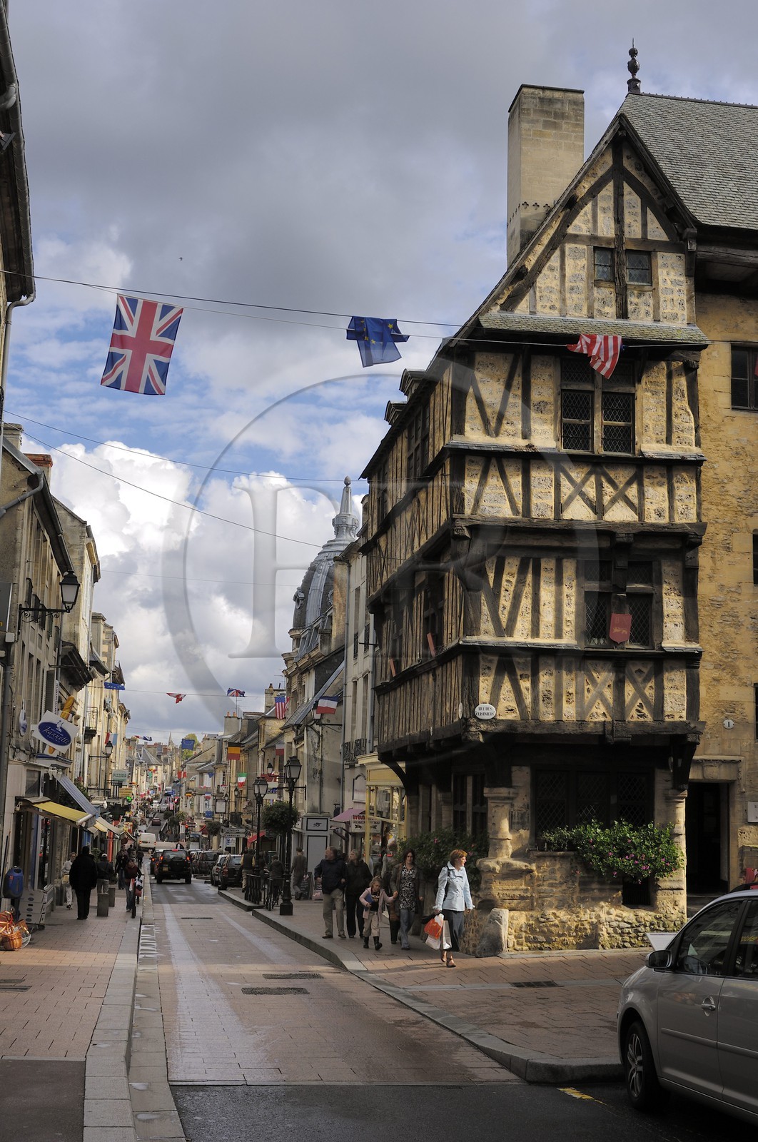 France, Calvados (14), Bayeux, une des plus ancienne maison à colombages de Normandie, ancienne auberge du 14è s. à l'angle de la rue des Cuisiniers et de la rue Saint-Martin