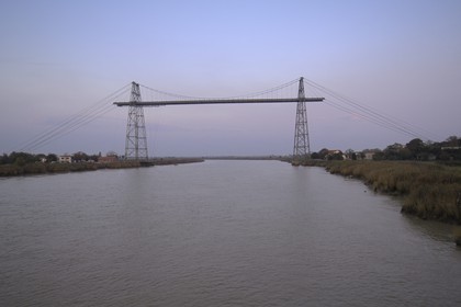 France, Charente-Maritime (17), Rochefort, le pont transbordeur de Rochefort (aussi appelé de Martrou) de l’ingénieur et constructeur Ferdinand Arnodin sur le fleuve Charente