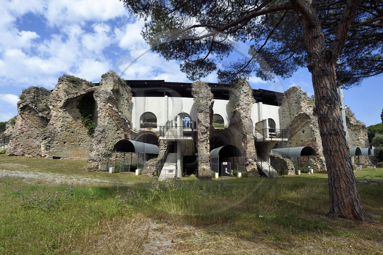 France, Var (83), Fréjus, Forum Julii, amphithéatre et arènes du Ier siècle