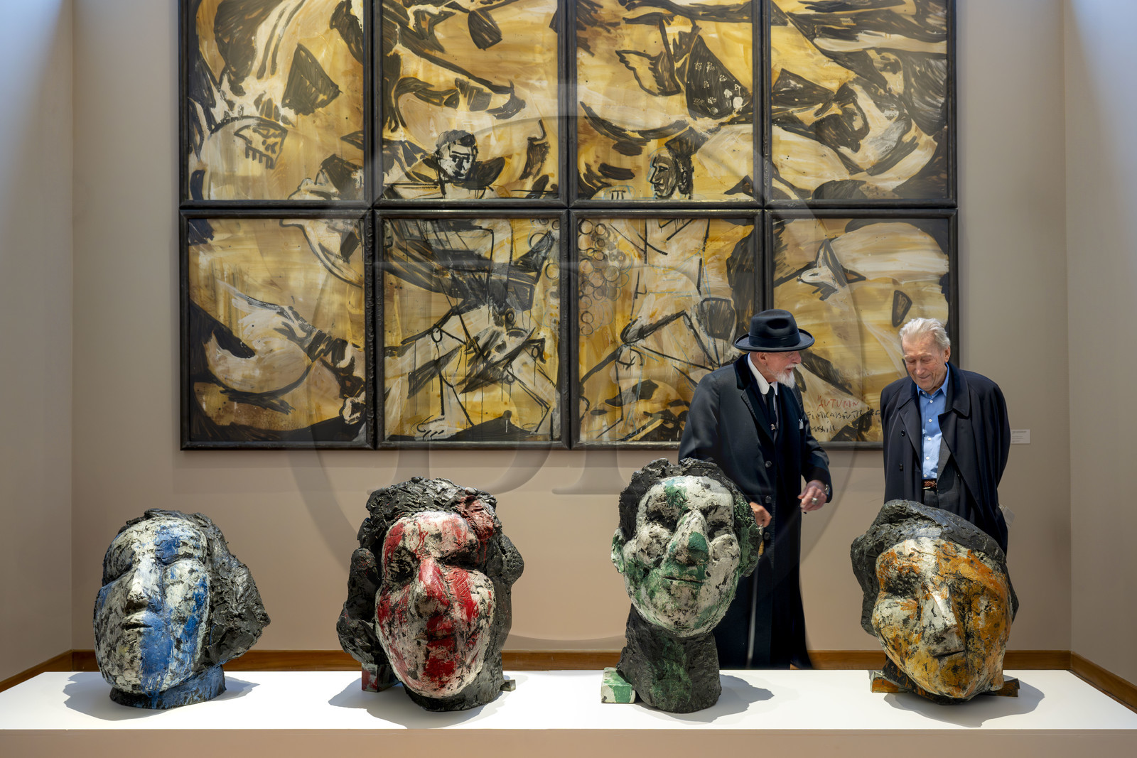 France, Paris (75), Musée Maillol, le peintre et sculpteur allemand Markus Lüpertz lors de son exposition en dialogue avec l'oeuvre d'Aristide Maillol, son galeriste Michael Werner à sa droite,  bronzes peints et technique mixte sur papier