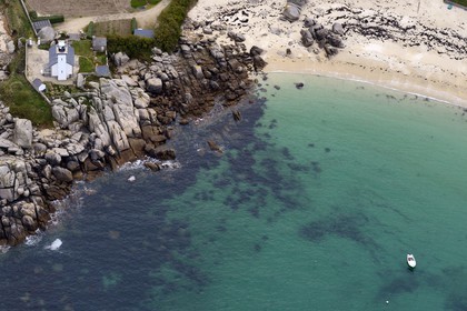 France, Finistère (29), la Côte des Légendes au coeur du Pays Pagan, Brignogan-Plages, Pointe de Beg-Pol, phare de Pontusval (vue aérienne)