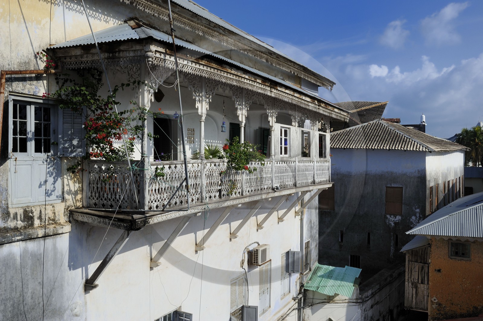 Tanzanie, archipel de Zanzibar, île de Unguja (Zanzibar), ville de Zanzibar, quartier Stone Town, classé Patrimoine Mondial de l' UNESCO, balcon d'une maison traditionnelle