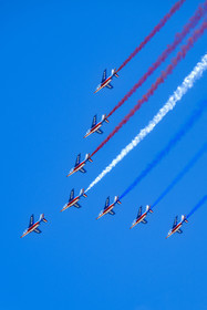 France, Bouches-du-Rhône (13), Salon-de-Provence, base aerienne 701, base de la Patrouille de France (PAF pour Patrouille acrobatique de France) de l'Armée de l'air et de l'espace française, les avions Alphajet volant en formation Très Grande Fleche lors d'un entrainement