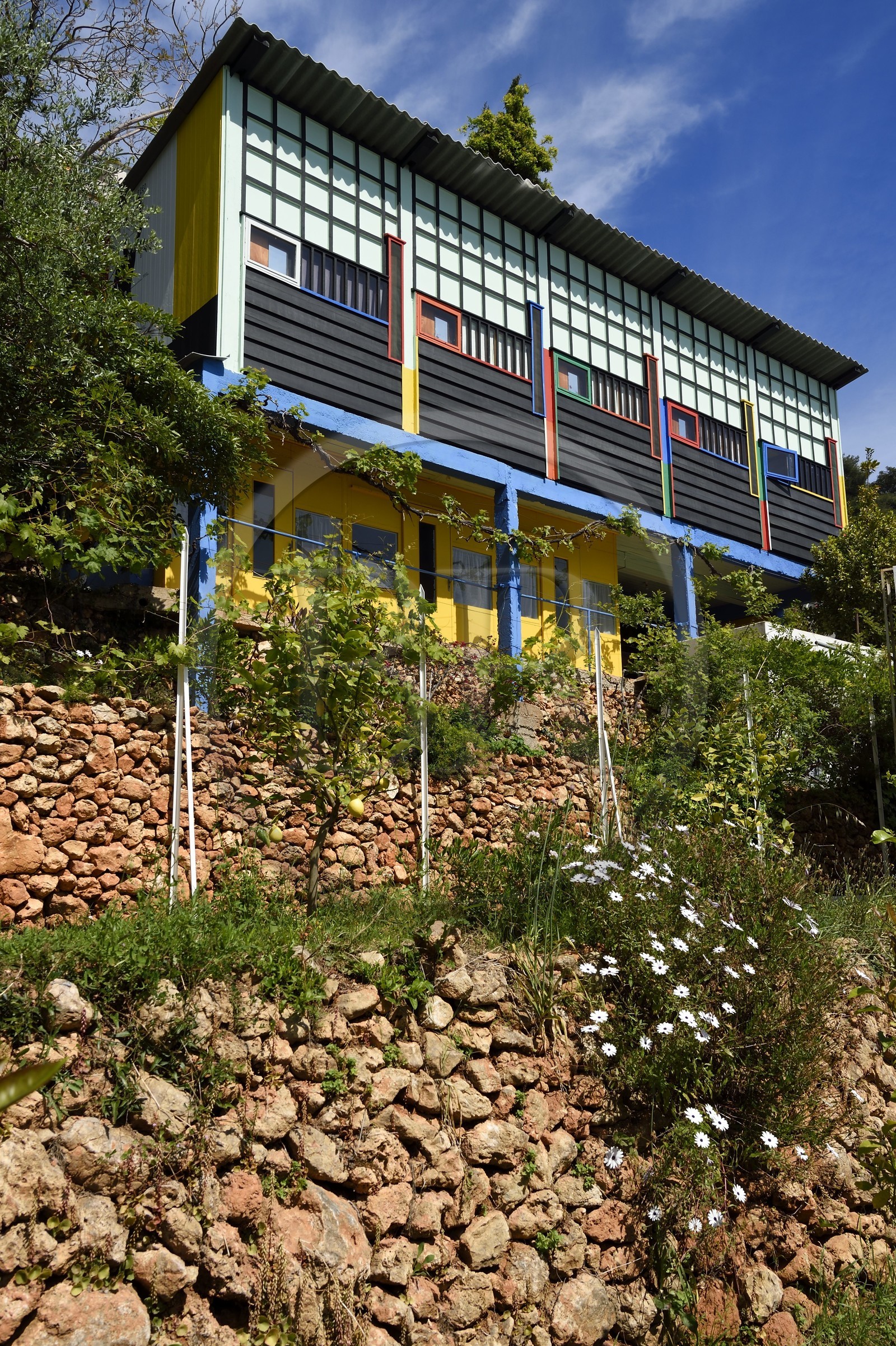 France, Alpes Maritimes (06), Roquebrune-Cap-Martin, Cap Martin, oeuvre architecturale de Le Corbusier, classée Patrimoine Mondial de l'UNESCO, ancien restaurant et bar l’Etoile de Mer de Thomas Rebutato, les unités de Camping conçues par Le Corbusier (Demande d'autorisation nécessaire avant publication)
