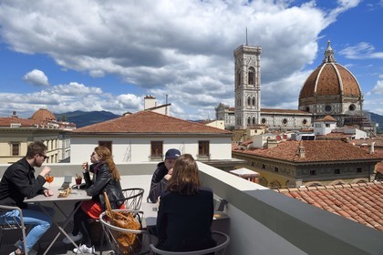 Italie, Toscane, Florence, centre historique classé Patrimoine Mondial de l'UNESCO, vue sur la cathédrale Santa Maria del Fiore (Duomo) depuis la terrasse du Rinascente