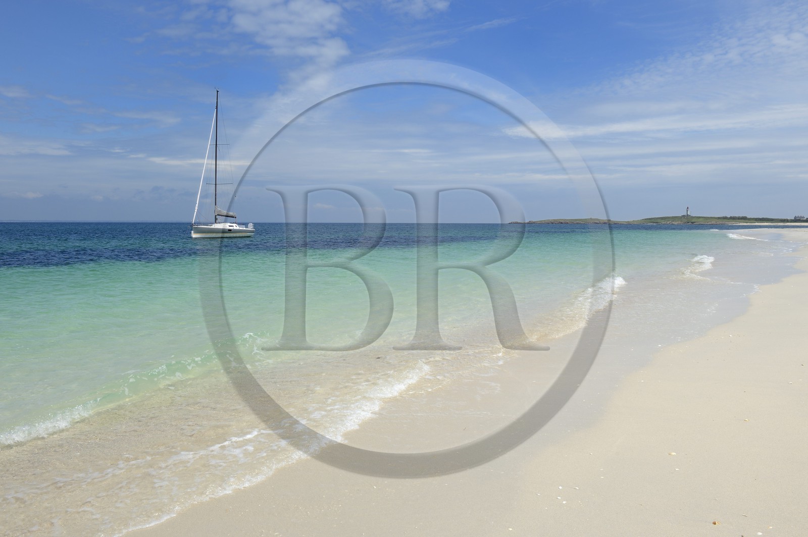 France, Finistère (29), La Foret Fouesnant, archipel des Glénan, Ile de Guiriden, le voilier Pogo 10.50