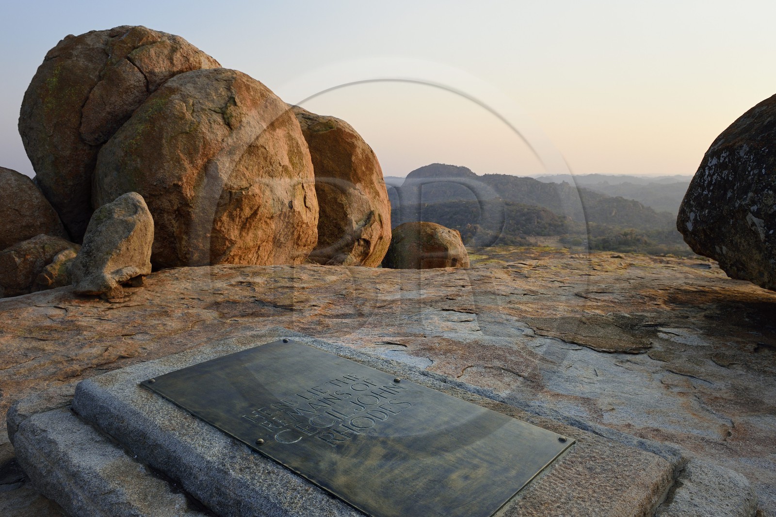 Zimbabwe, province de Matabeleland méridional, Matobo ou Matopos Hills National Park, classé Patrimoine Mondial de l'UNESCO, formations rocheuses sur la colline de Malindidzimu (demeure des esprits bienveillants) au sommet de View of the World où est enterré Cecil Rhodes, sa tombe
