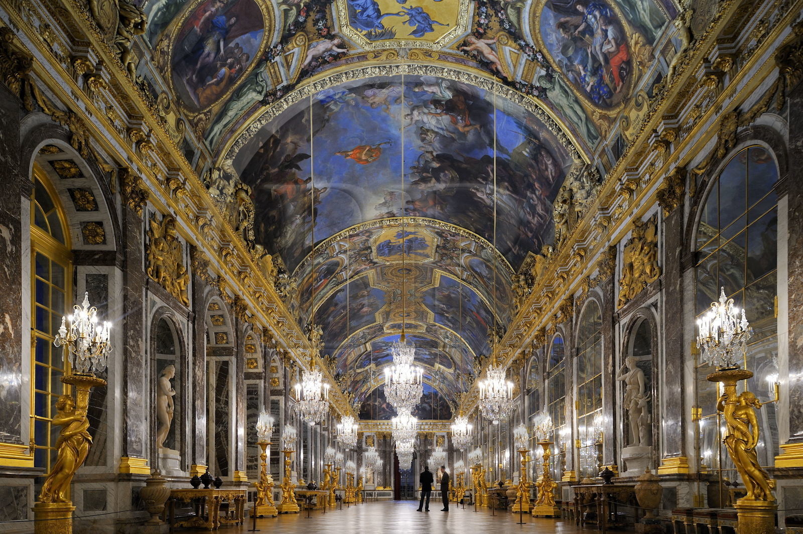 France, Yvelines (78), château de Versailles, classé Patrimoine Mondial de l'UNESCO, Galerie des Glaces (longueur 73m et largeur 10,50m) avec 17 fenêtres et 357 miroirs, architecte Jules Hardouin-Mansart (1678 - 1684)