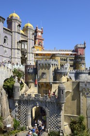 Portugal, région de Lisbonne, Sintra, le Palais national de Pena (Palacio Nacional da Pena) classé Patrimoine Mondial de l'UNESCO, la porte principale