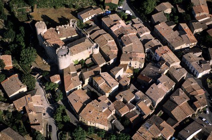 France, Aude (11), château cathare du village de Villerouge-Termenès au coeur des Corbières (vue aérienne)