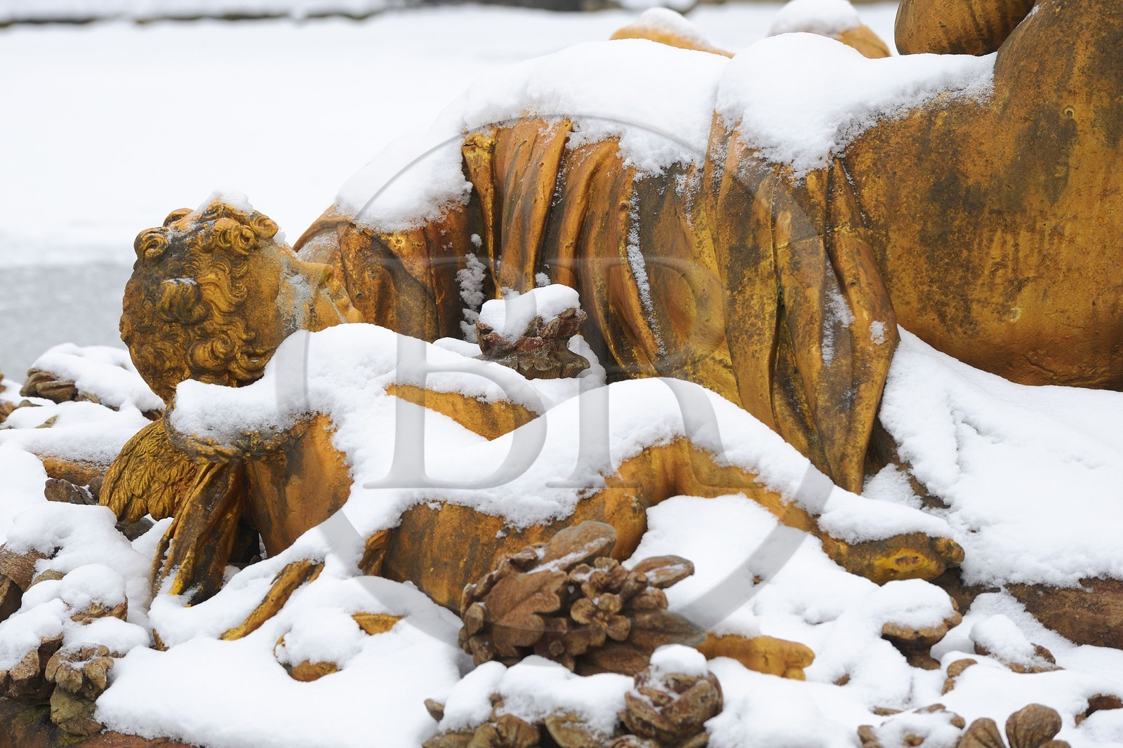 France, Yvelines (78), parc du château de Versailles sous la neige, classé Patrimoine Mondial de l'UNESCO, bassin de Cérès aussi appellé du Printemps oeuvre de Tuby en hiver