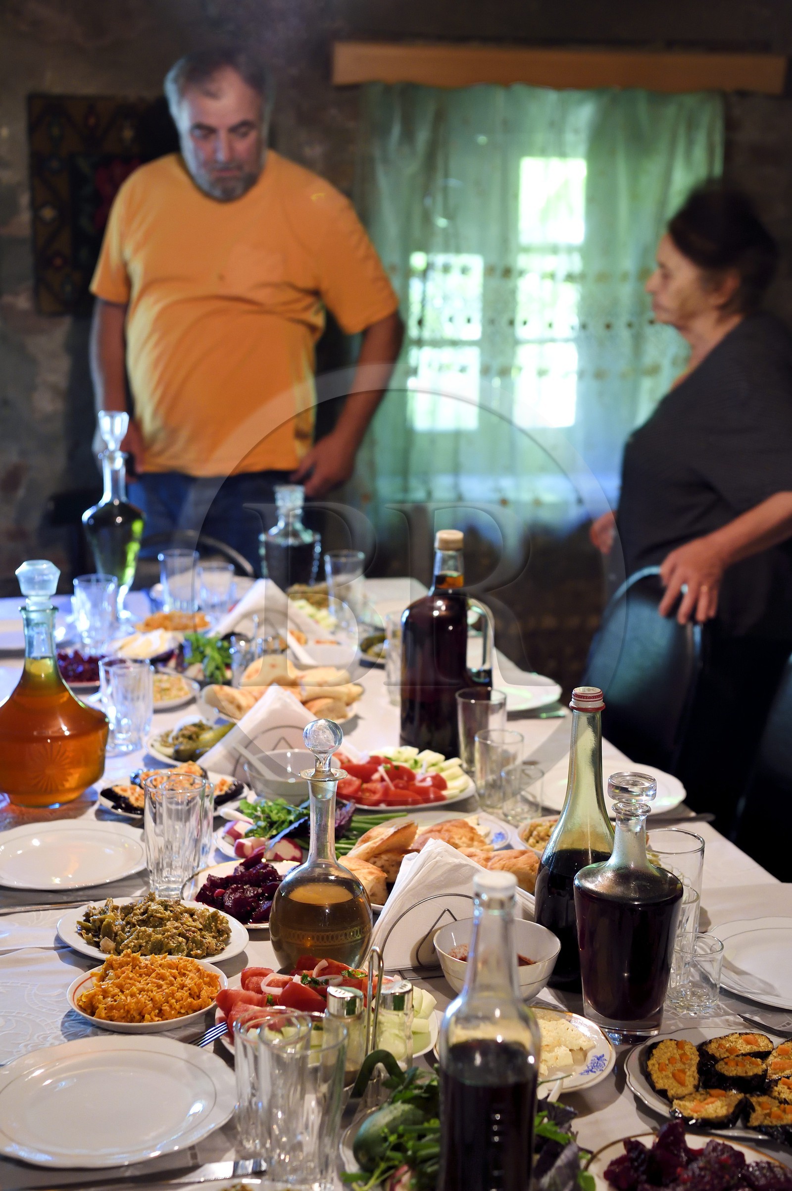Géorgie, Kakheti, Akhmeta, repas traditionnel de fête dans une famille de Touchétie