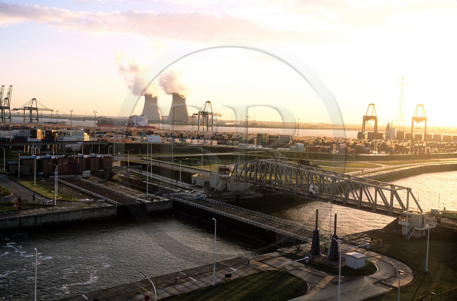 Belgique, Flandre, Anvers (Antwerpen), port industriel et commercial