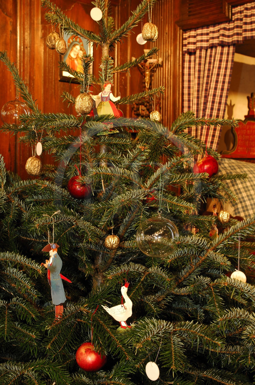 France, Bas Rhin (67,) Strasbourg, musée alsacien, sapin de Noel traditionnel