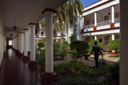 Zimbabwe, province de Matabeleland septentrional, Victoria Falls, Victoria Falls Hotel, patio