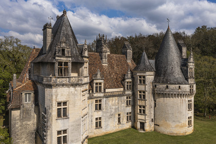France, Dordogne (24), Périgord Vert, Villars, Chateau de Puyguilhem de style Renaissance (vue aérienne)