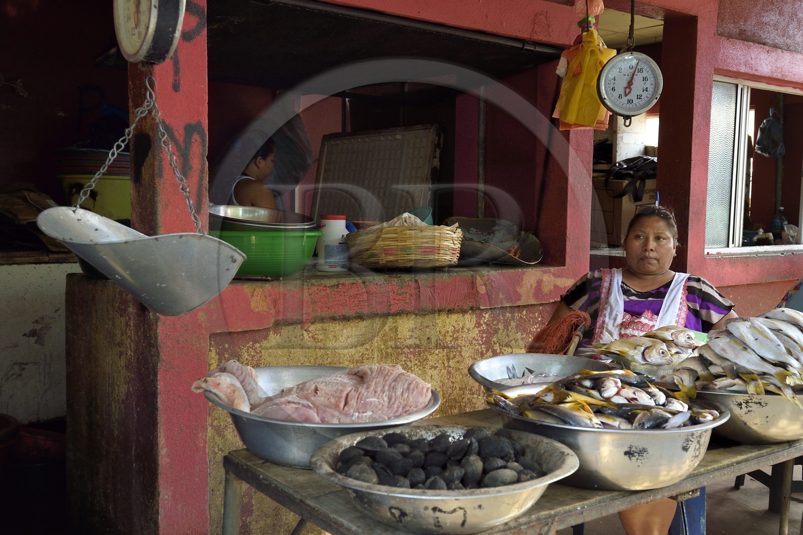 Nicaragua, Leon, marché du quartier de Sutiaba, étal de poissons