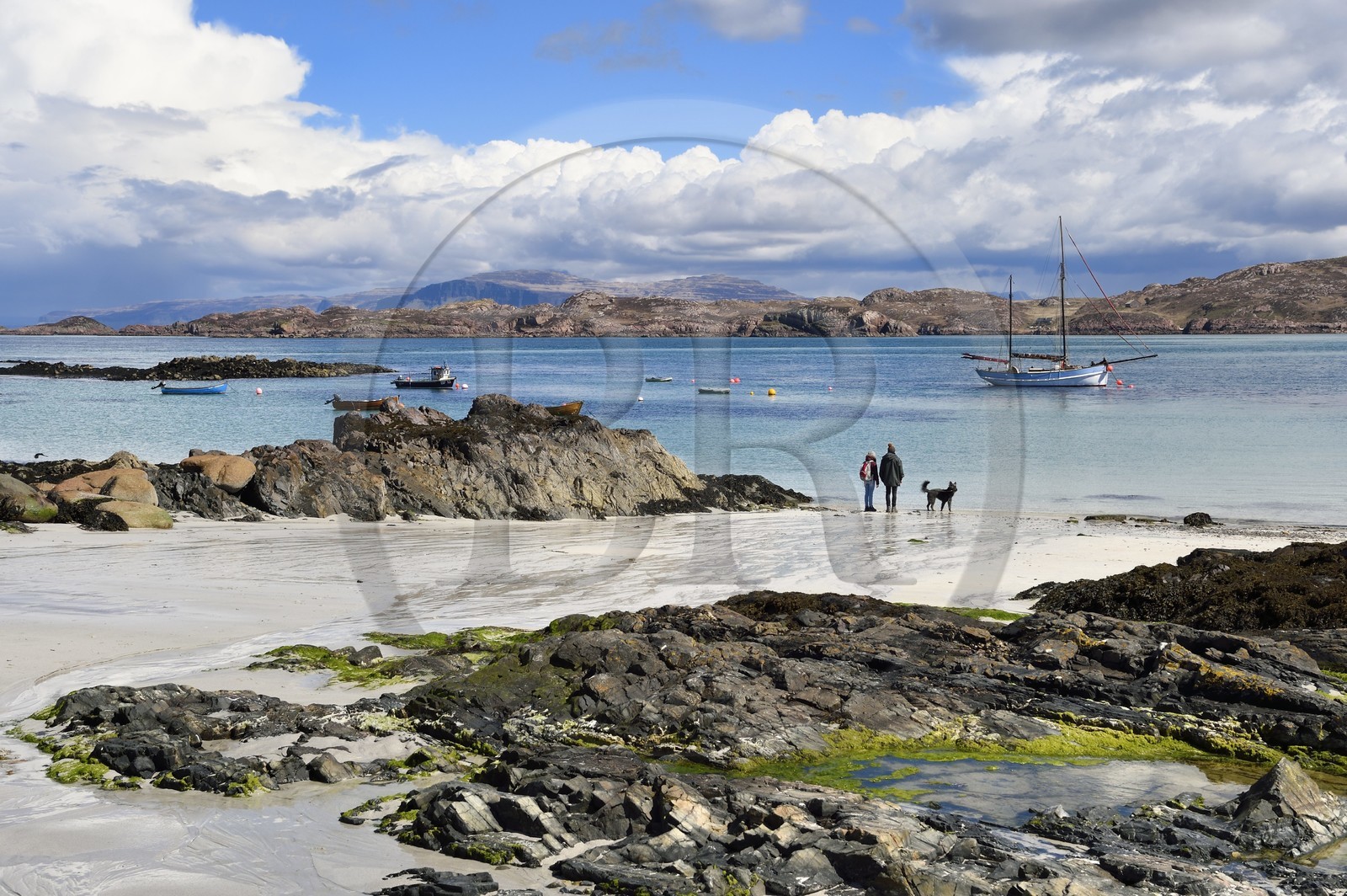 Royaume-Uni, Ecosse, Highland, Hébrides intérieures, plage de sable sur l'Ile de Iona faisant face au Ross of Mull