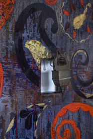 France, Hauts-de-Seine (92), Colombes, oeuvres de l'artiste et laqueur Isabelle Emmerique dans son atelier