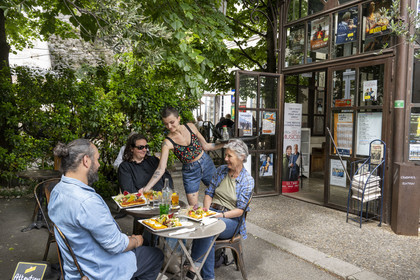 France, Vaucluse (84), Avignon, le restaurant café cinéma d'art et essai Utopia