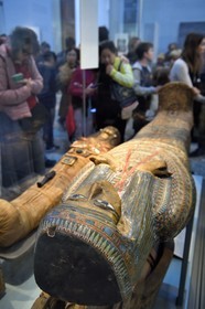 Royaume-Uni, Londres, quartier de Bloomsbury, le British Museum, Egypte ancienne, Cercueil en bois peint d'une femme non identifiée, 22e dynastie, vers 950-900 avant JC, de Thèbes