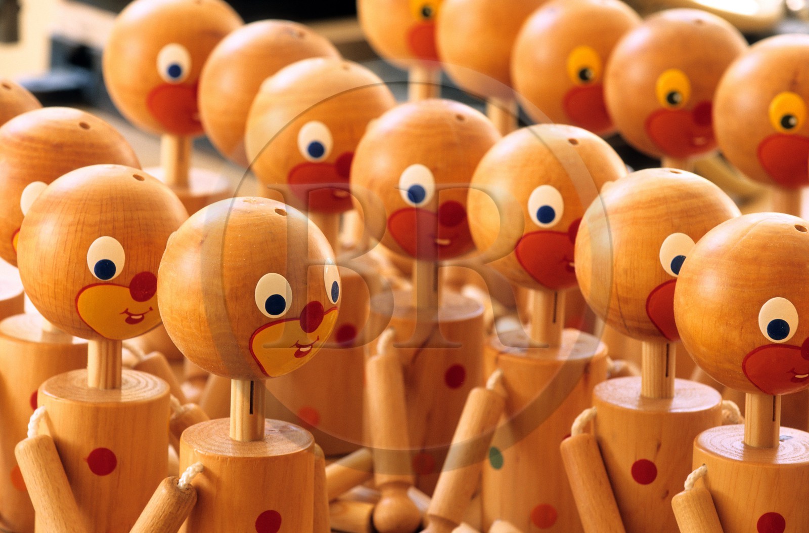 France, Jura (39), Moirans-en-Montagne, fabrication traditionnelle de poupées et de marionnettes en bois de l'entreprise Chaliuce