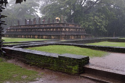 Sri Lanka, province du Centre-Nord, Polonnaruwa, l'ancienne capital du pays (XIe au XIIIe siècle) est classée au Patrimoine Mondial de l'UNESCO, Chambre du Conseil (Raja Sabahawa) datant du XIIe siècle