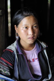 Vietnam, province de Lao Cai, région de Sapa, jeune fille de la minorité Hmong Noir