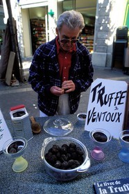 France, Vaucluse (84), Carpentras, vente de truffes