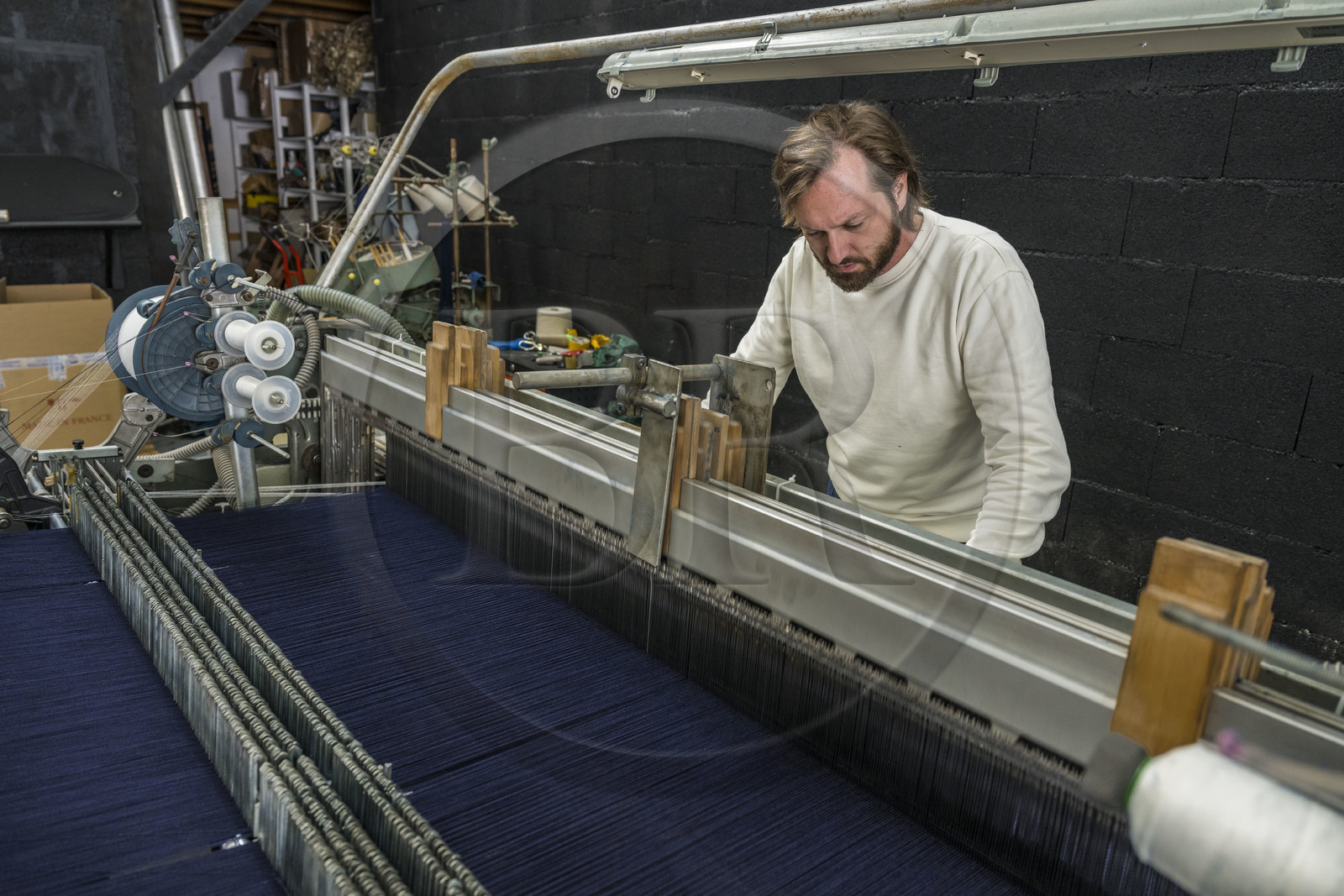 France, Gard (30), Nimes, Guillaume Sagot, fondateur de l’Atelier de Nîmes qui a relancé la fabrication de toiles de jean traditionnelles