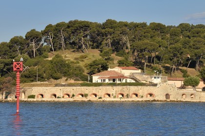 France, Var (83), la rade de Toulon, La Seyne-sur-Mer, le Fort de l'Eguillette sur la corniche Bonaparte
