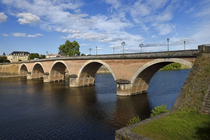 France, Dordogne (24), Bergerac, le Vieux Bergerac et les rives de la Dordogne, le Vieux Pont