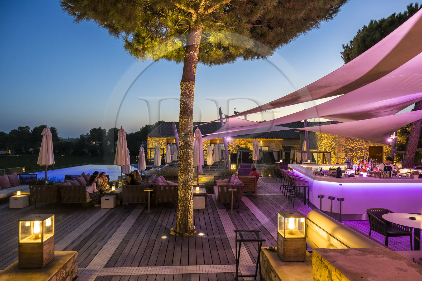 France, Hérault (34), Castelnau-le-Lez, Chateau ou Domaine de Verchant, hotel particulier du XVIème et XVIIème siècle appelée folie montpelliéraine, le restaurant et bar extérieur