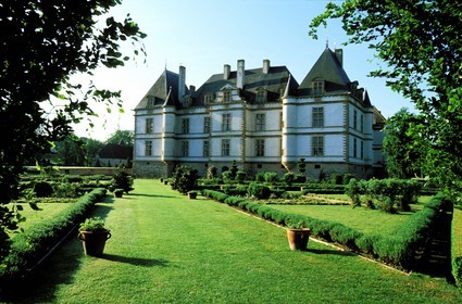 France, Saône-et-Loire (71), Mâconnais, château de Cormatin entouré par son parc