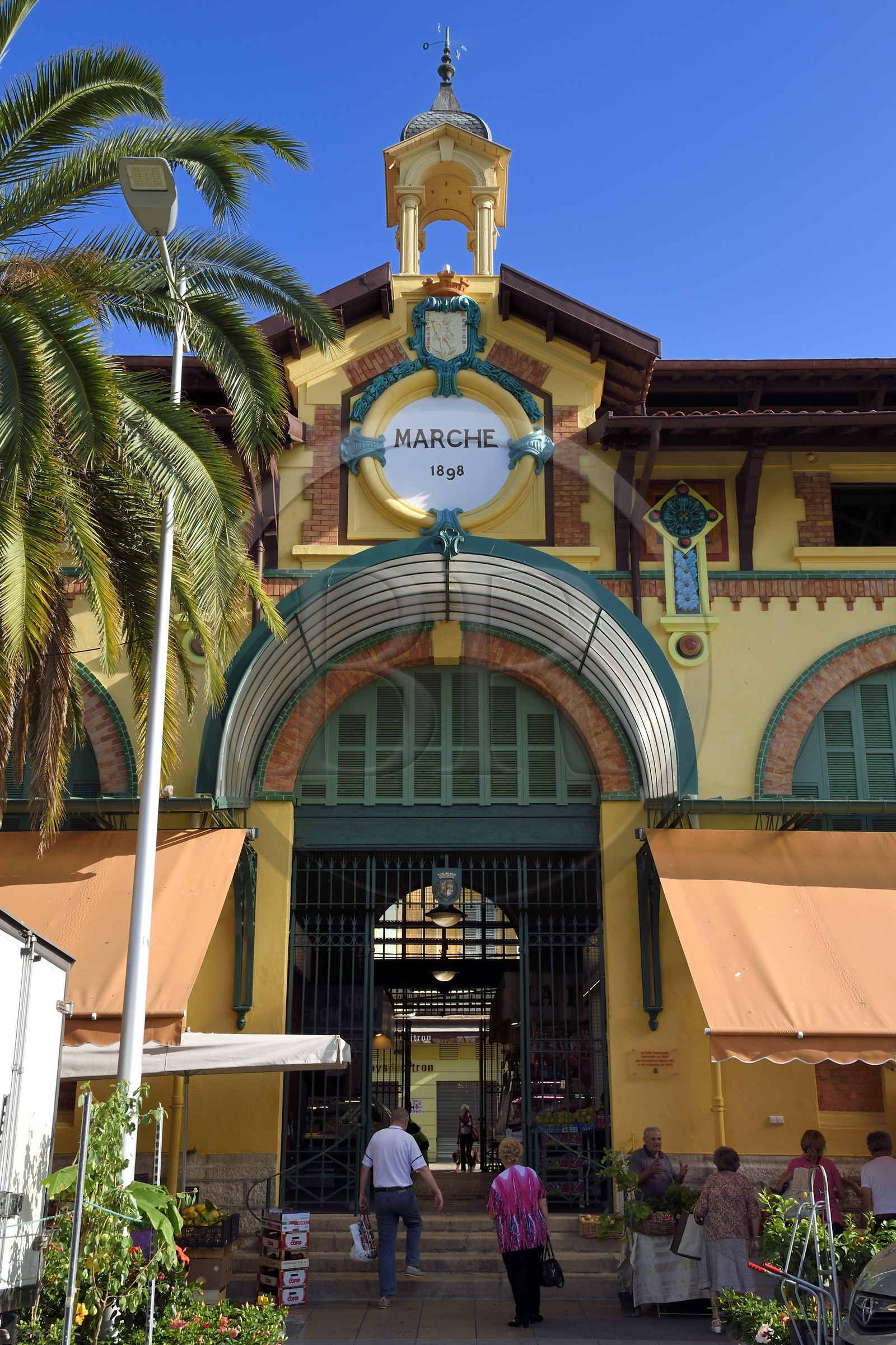 France, Alpes-Maritimes (06), Menton, marché couvert, halle municipale