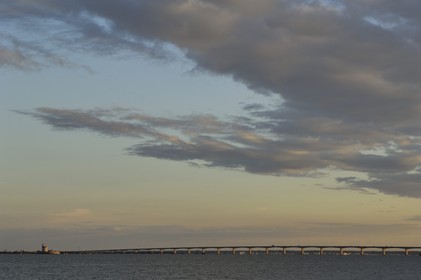 France, Charente-Maritime (17), le pont viaduc d'Oléron et le Fort Louvois (Fort du Chapus)