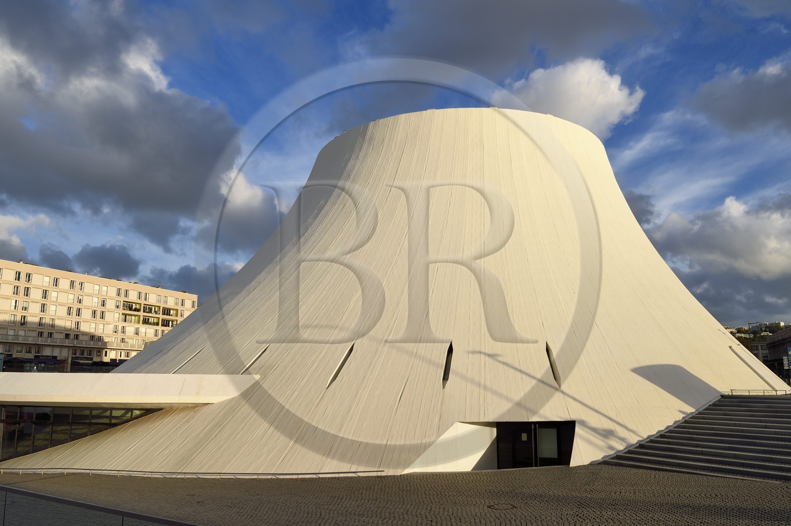 France, Seine-Maritime (76), Le Havre, Centre-ville reconstruit du Havre par Auguste Perret classé Patrimoine Mondial de l'UNESCO, le Volcan réalisé par Oscar Niemeyer et première maison de la culture crée en France