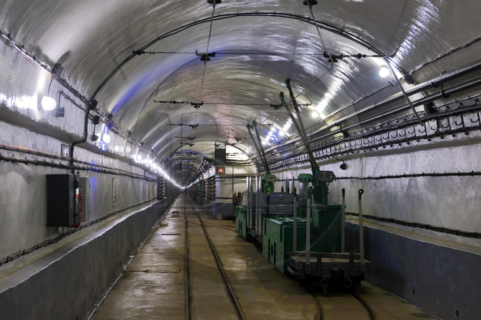 France, Bas-Rhin (67), Hunspach, la Ligne Maginot, le fort de Schoenenbourg, train à munitions dans la galerie souterraine principale de plus d'1km