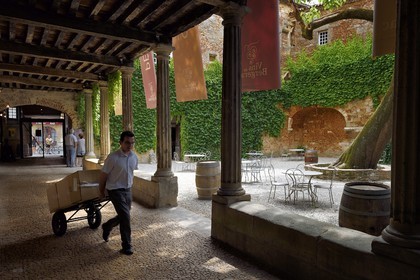 France, Dordogne (24), Périgord Pourpre, Bergerac, la Maison des Vins de Bergerac dans l'ancien Cloitre des Recollets