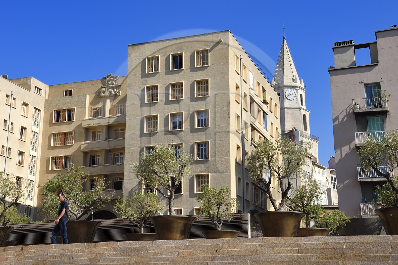 France, Bouches-du-Rhône (13), Marseille, quartier du Panier, église Notre Dame des Accoules et la place Jules Verne