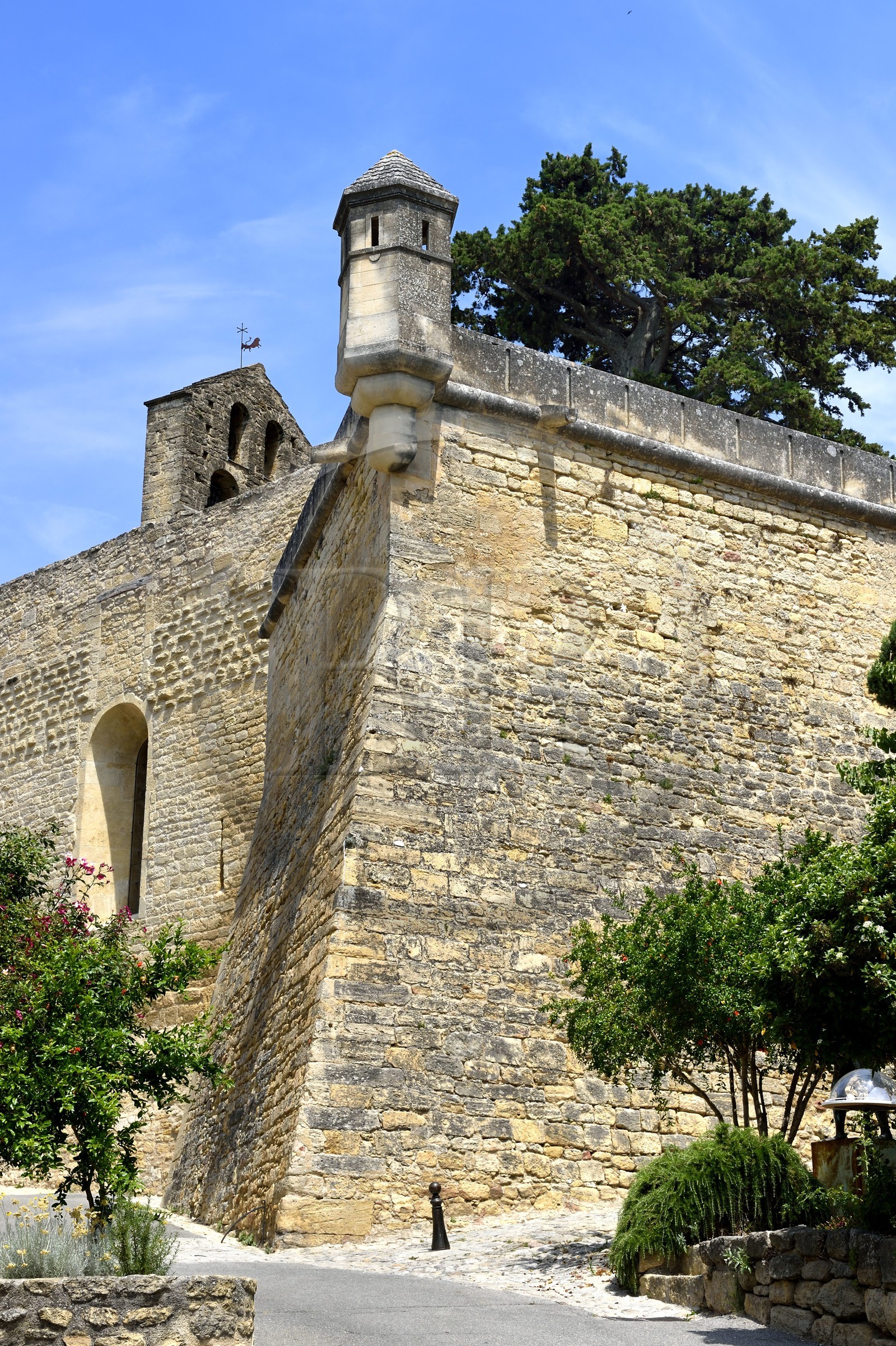 France, Vaucluse (84), Parc Naturel Regional du Luberon, Ansouis, labellisé Les Plus Beaux Villages de France, le chateau d'Ansouis