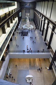Royaume-Uni, Londres, quartier de Southwark, la Tate Modern, musée d'art contemporain, Fons Americanus, une fontaine de 13 mètres de haut réalisée par l'artiste Kara Walker