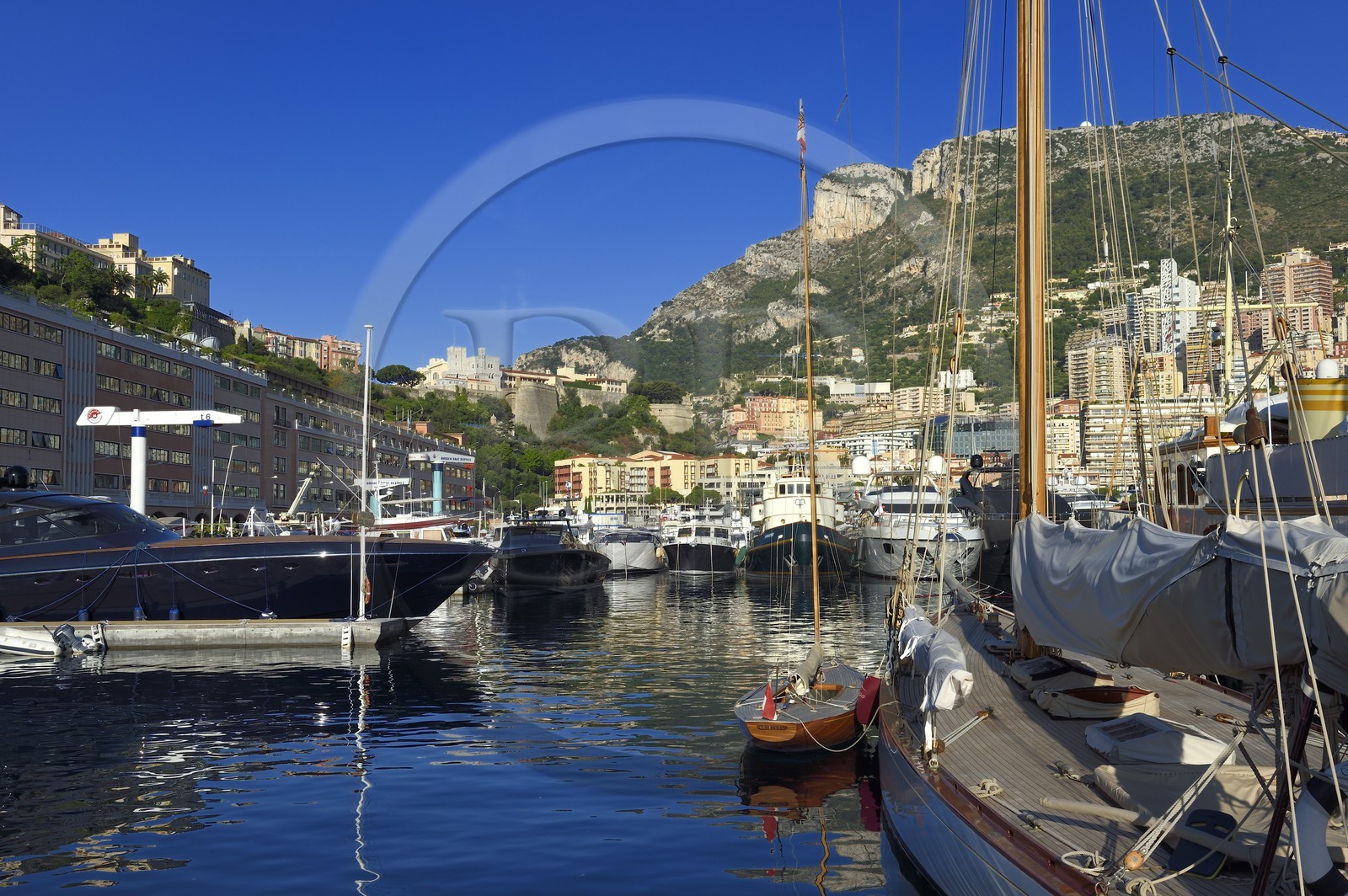 Principauté de Monaco, Monaco, port Hercule et le palais princier sur le Rocher